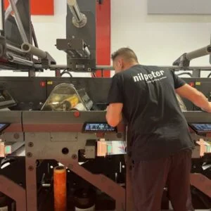 Nilpeter и LED система УФ-отверждения — устойчивое развитие и точная цветопередача