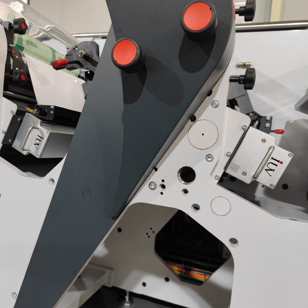 Как система УФ-отверждения улучшает адгезию и стойкость краски в флексографической печати