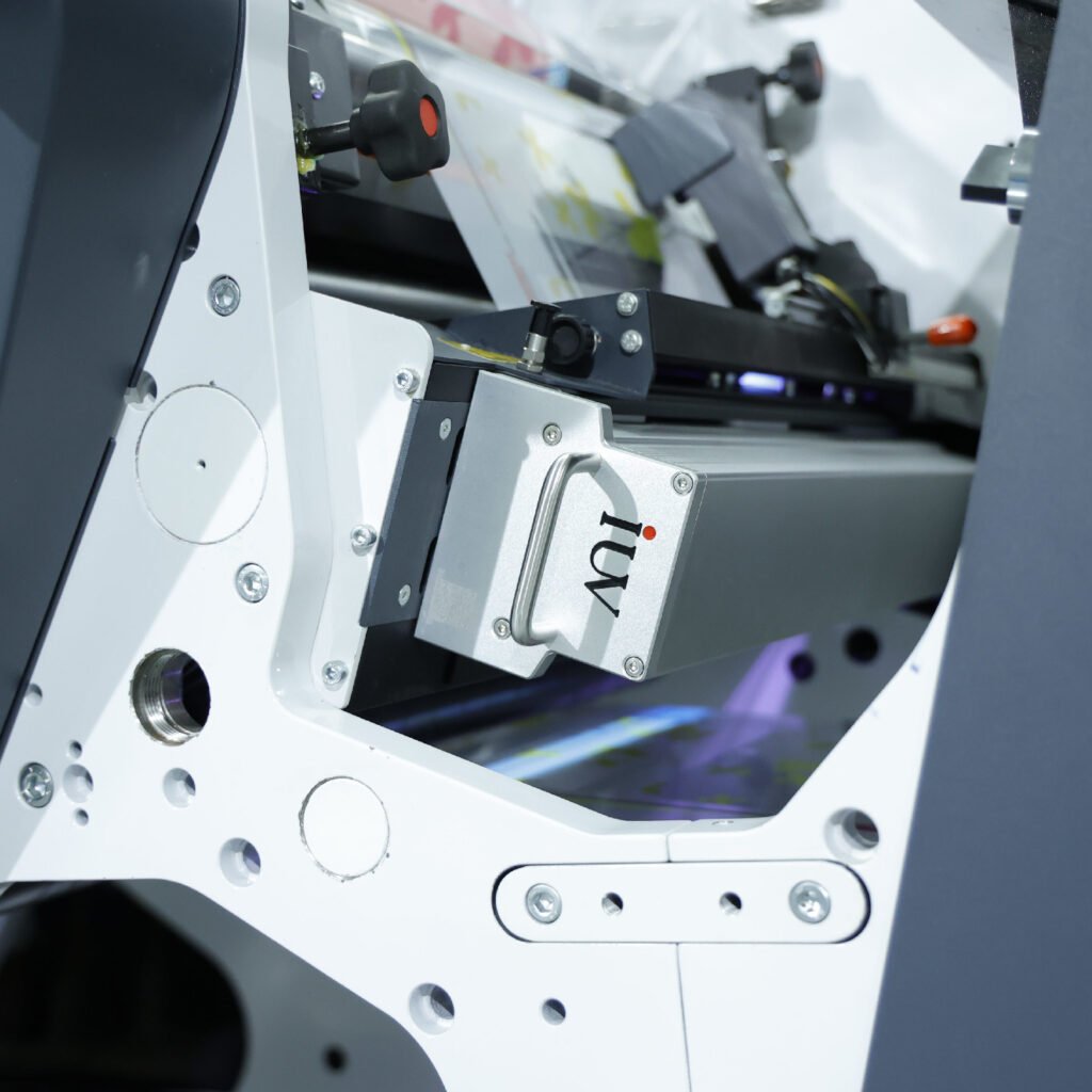 Перавагі LED УФ-замацавання пры друку на цеплаадчувальных матэрыялах