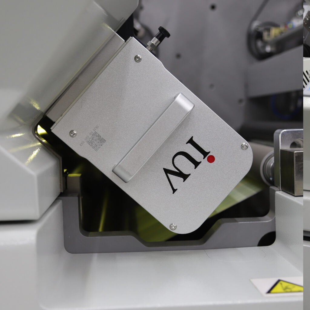 Святлодыёднае УФ-замацаванне для друку на складаных рулонных матэрыялах