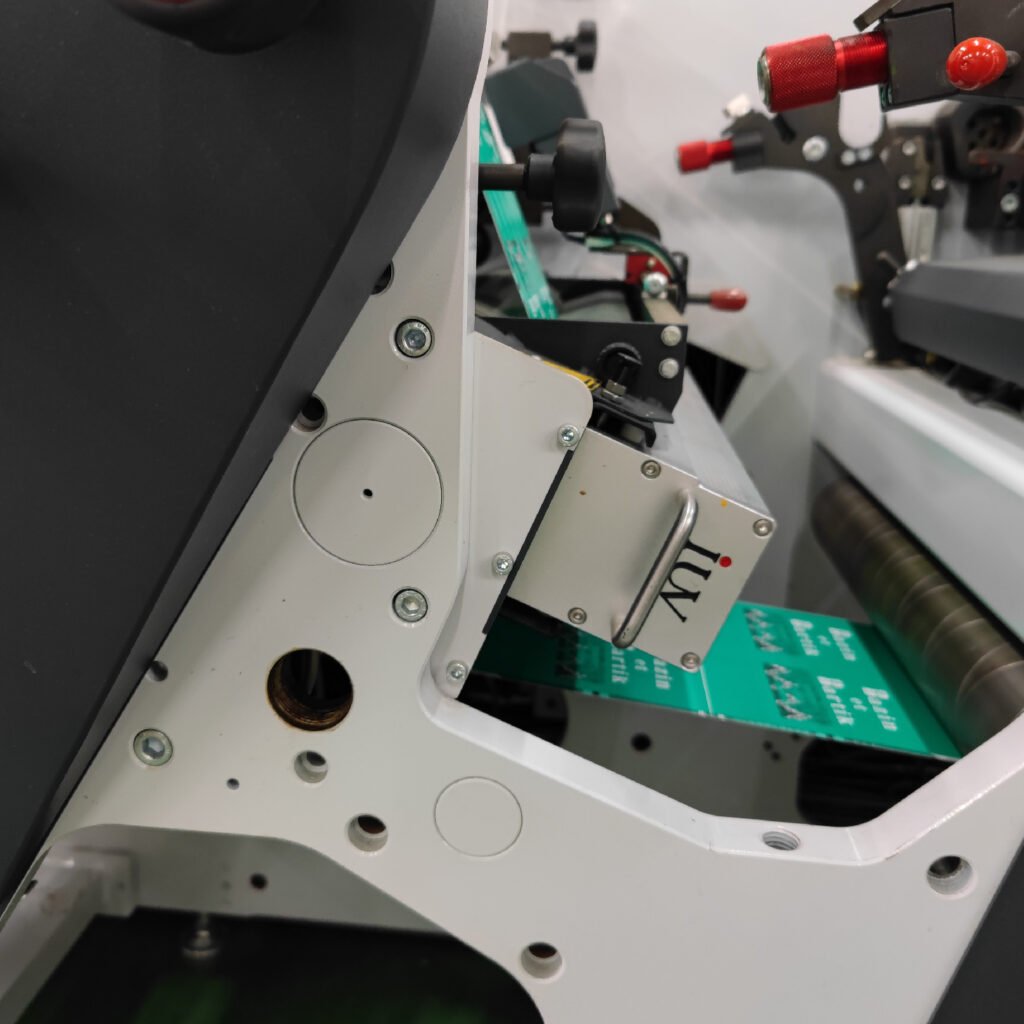 Святлодыёднае УФ-замацаванне для офсэтнага друку новы ўзровень дакладнасці і прадукцыйнасці