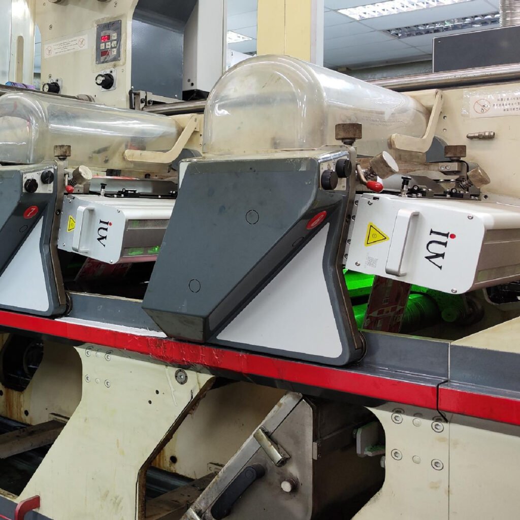 Сістэмы УФ-замацавання з выкарыстаннем святлодыёдаў у вузкапалосным друку эфектыўнасць і надзейнасць