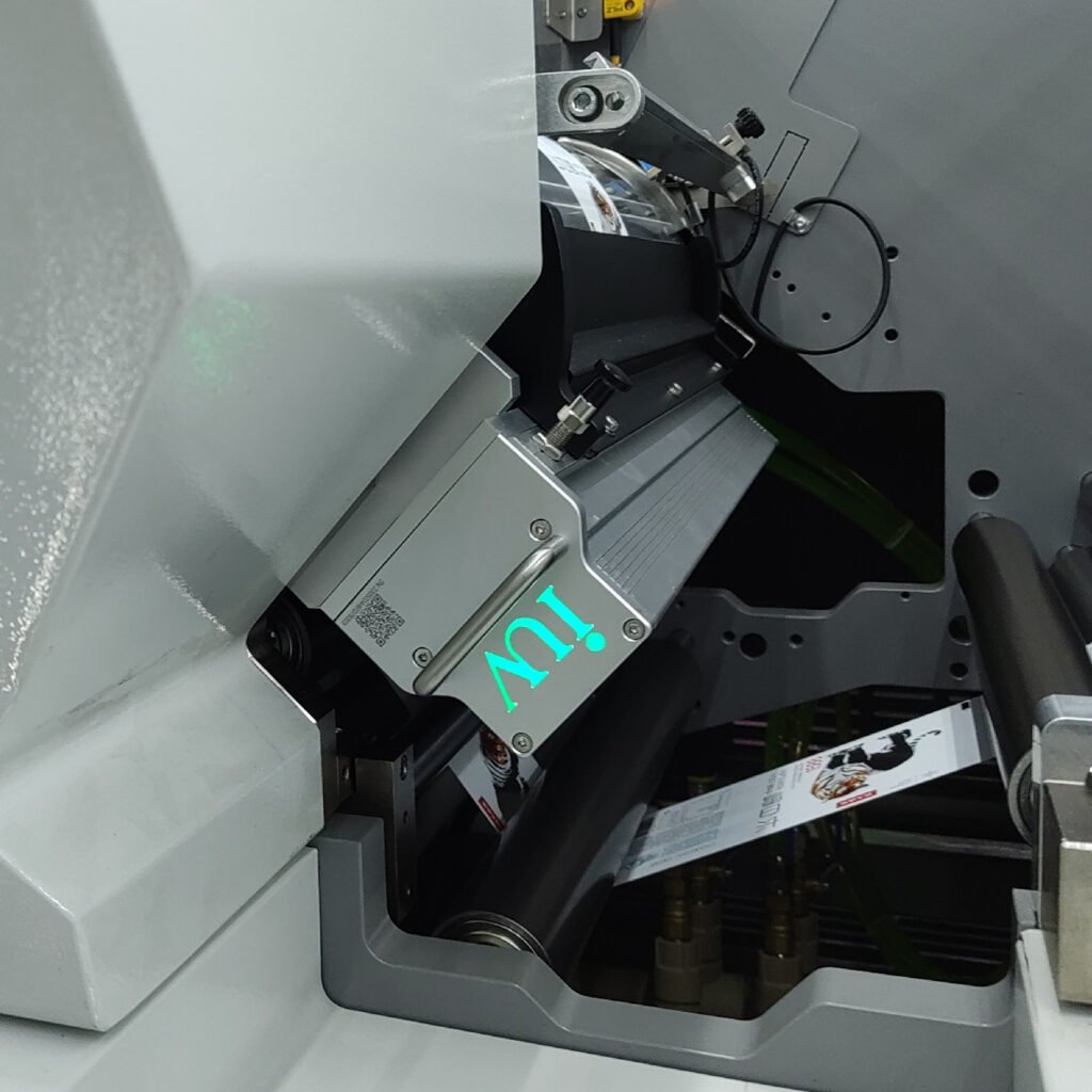 Тэхналогіі святлодыёднага УФ-замацавання для паліграфіі з высокімі патрабаваннямі да стойкасці