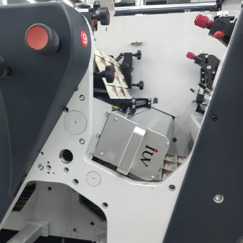 УФ-замацаванне з LED рашэнне для друку на складаных матэрыялах і тэрмаплёнках