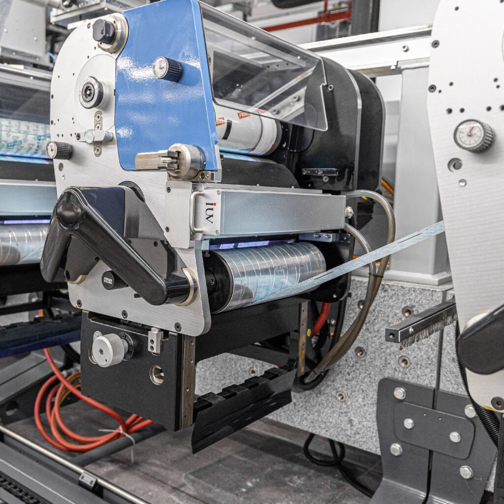 Умные алгоритмы управления УФ-модулями в этикеточной печати стабильность, скорость и минимизация отходов