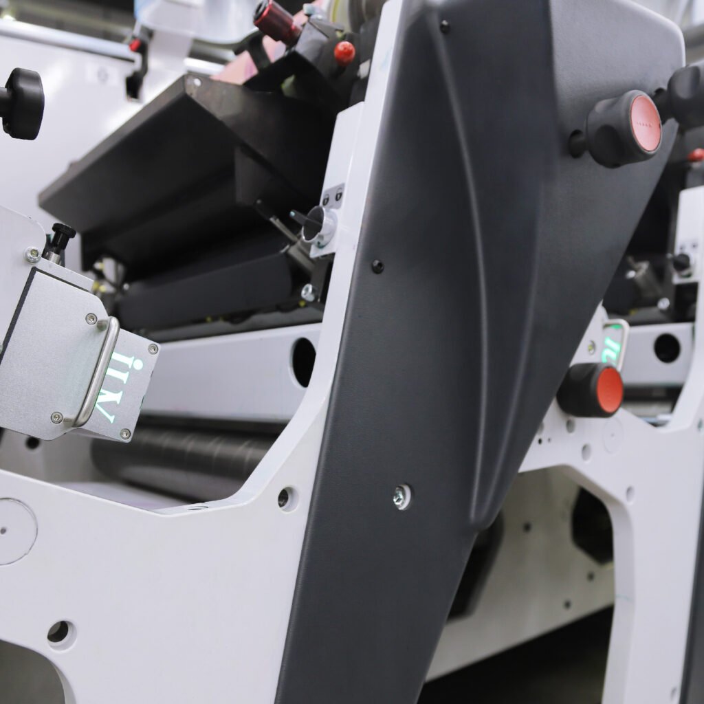 Як LED UV-тэхналогіі скарачаюць час высыхання фарбы ў флексадруку