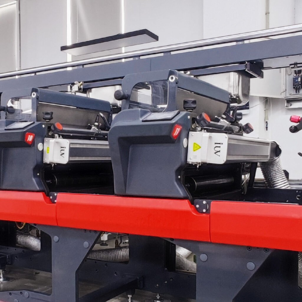 Як LED УФ-тэхналогіі паляпшаюць стойкасць колеру ў шэрагу пакупніцкіх матэрыялаў