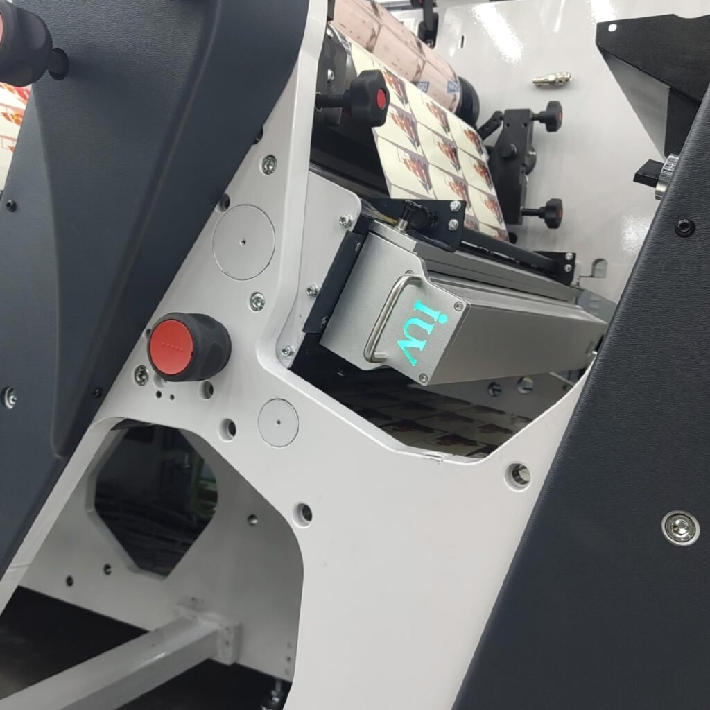 Як святлодыёдныя УФ-сістэмы ў флексаграфіі змяняюць стандарты вытворчасці